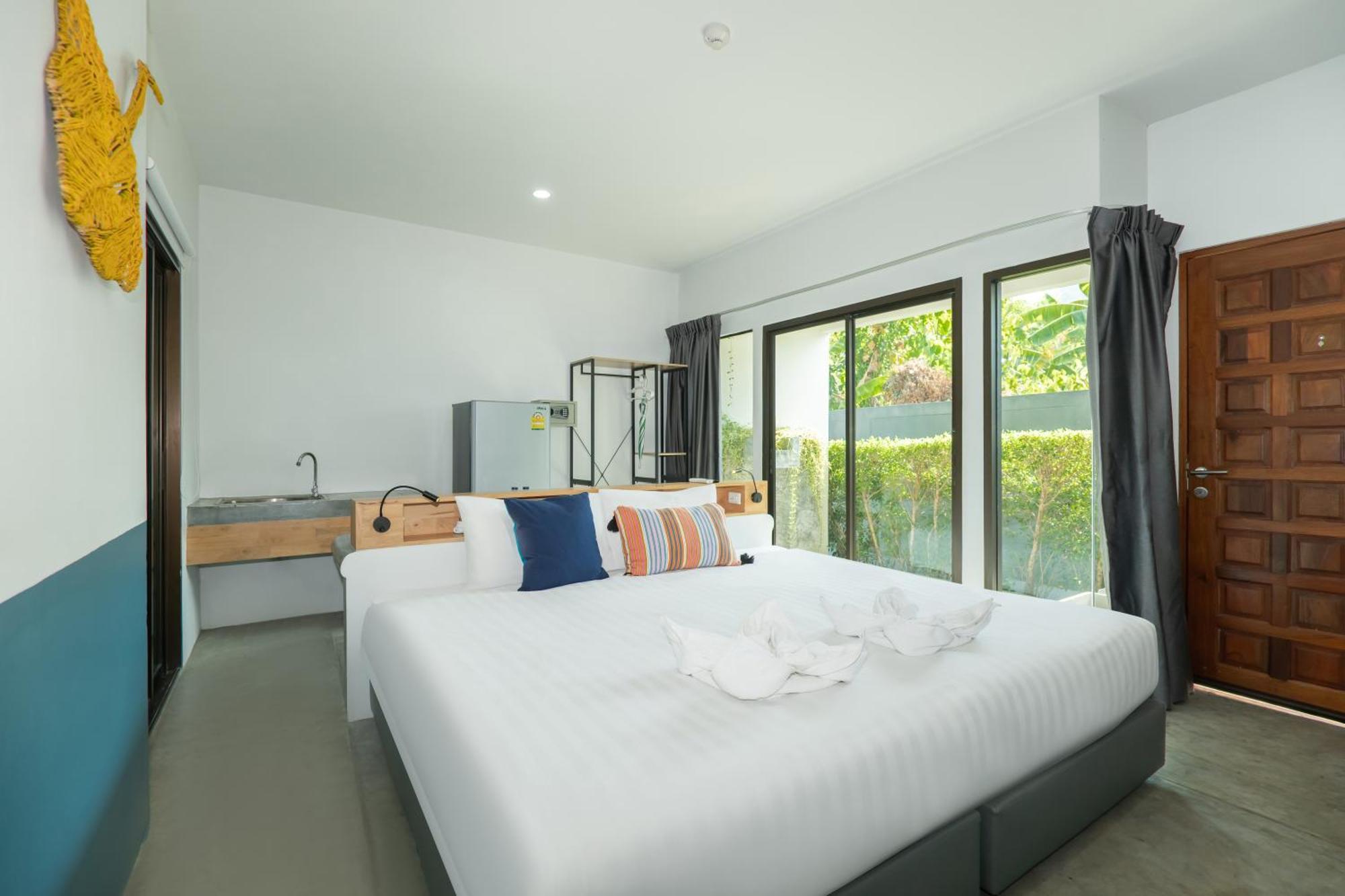 Kraam Silhouette Hotel And Cafe Phuket Chalong Bagian luar foto